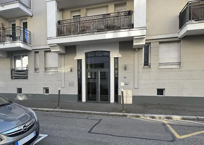 Joli 3p Avec Terrasse Et Garage Proche Centre